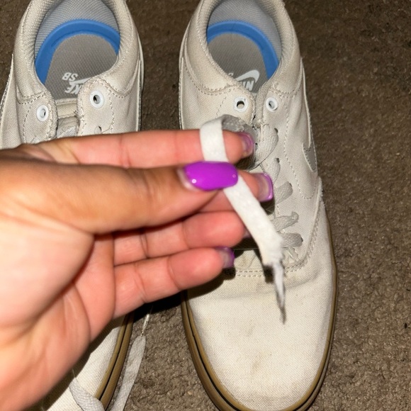 Nike Cream Sneakers with grey Sole size 10 - Picture 5 of 6